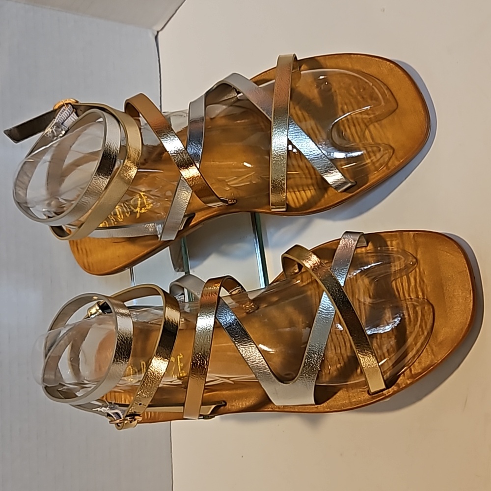 (NWT) ROUGE METALLIC SANDALS
